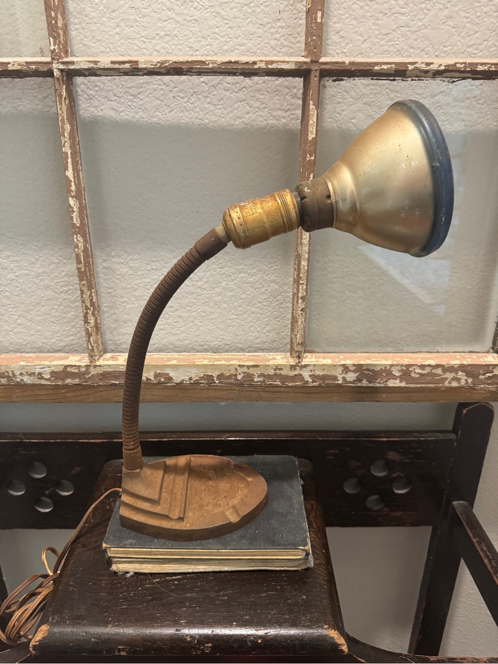 Vintage Adjustable Desk Lamp in Brass Tone